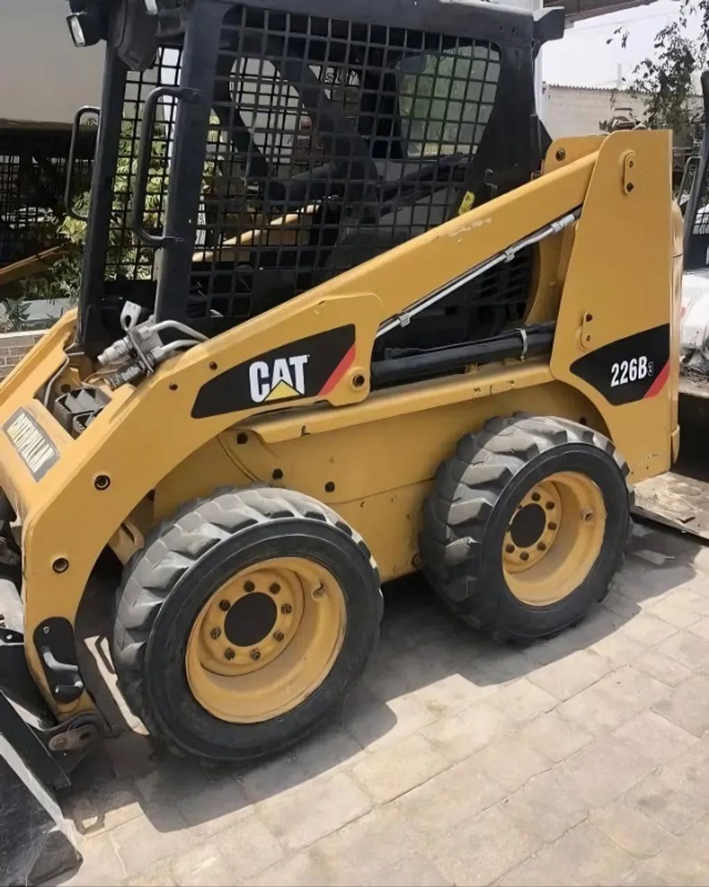 Mini Carregadeira Caterpillar 226B3 Ano 2014 - Foto 2