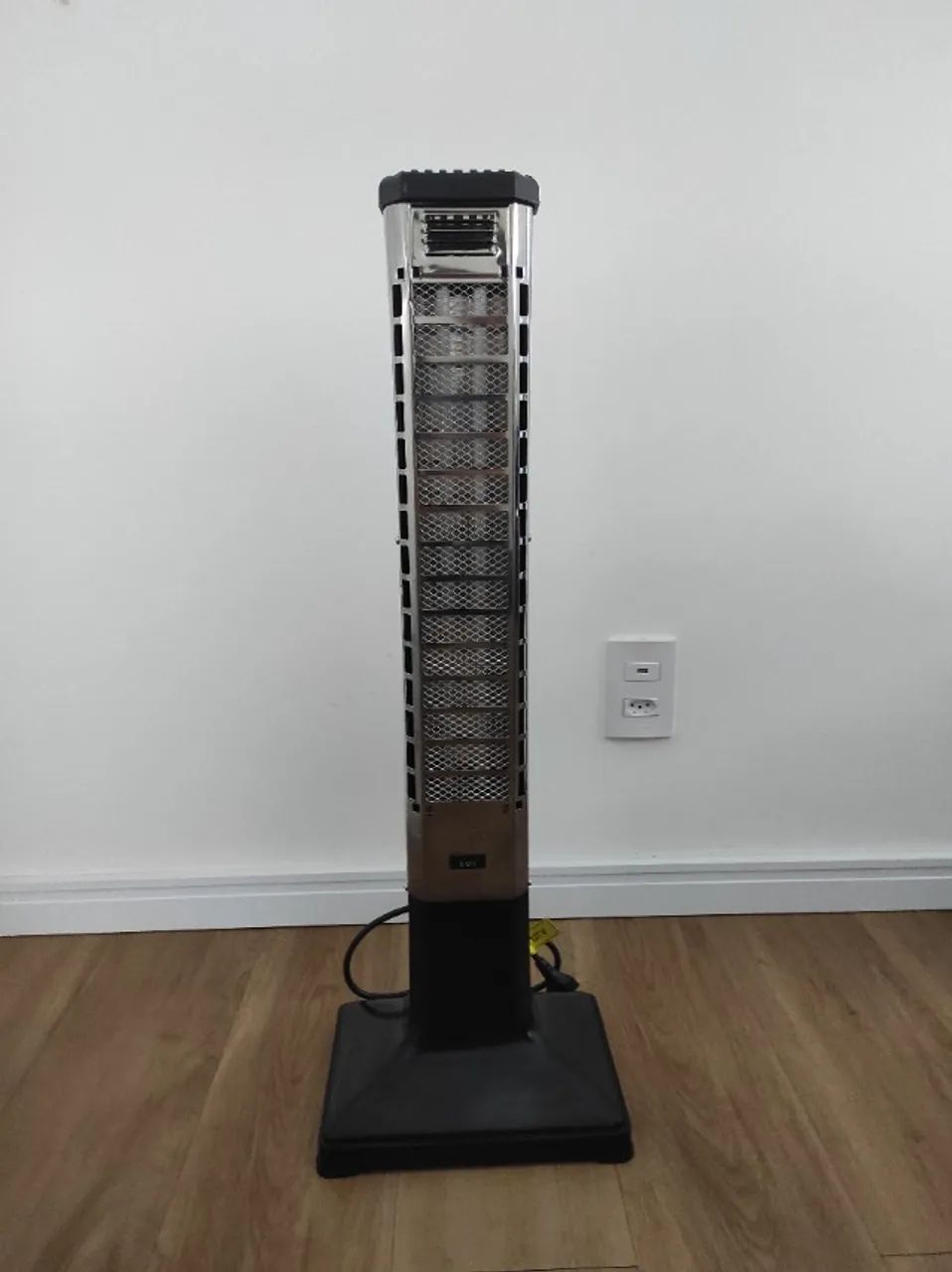 Aquecedor Elétrico De Ambiente Quartz Vertical Beltempo Cor Preto e Cinza - Foto 2