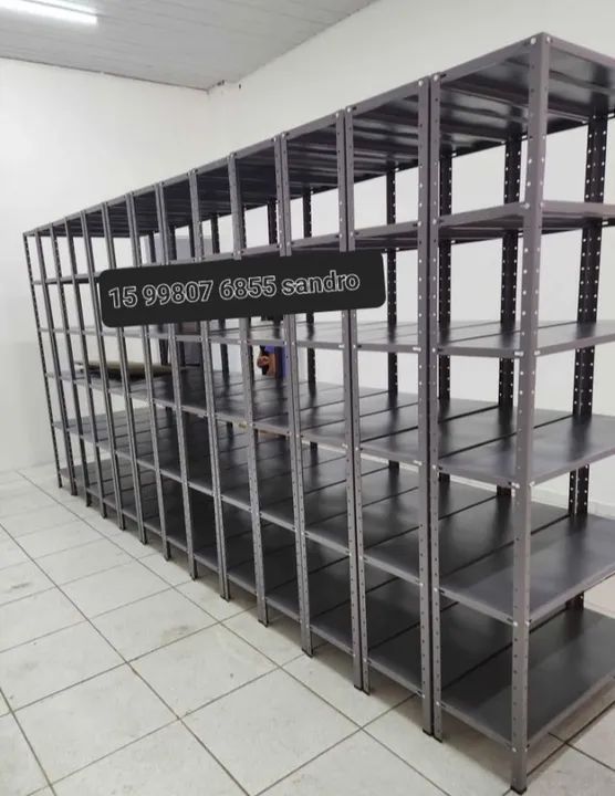 Estantes de aço reforçadas 