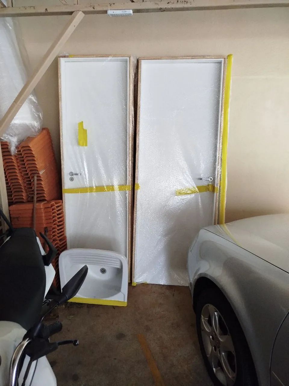 4 portas de madeira..80, 70 e duas de 60 cm.. batente e guarnições. - Foto 3