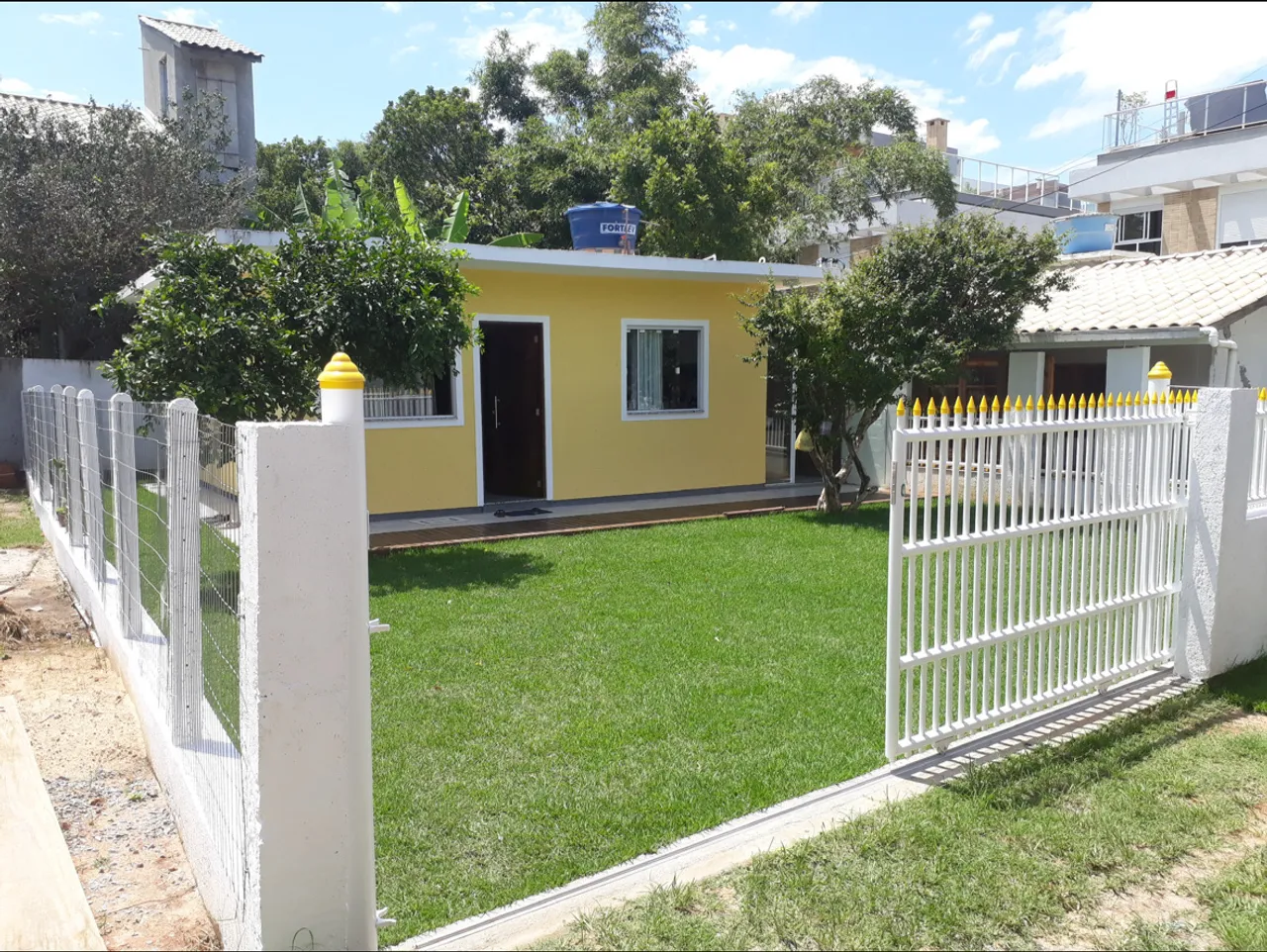 Casa com 2 dormitórios 70mt da praia do Campeche