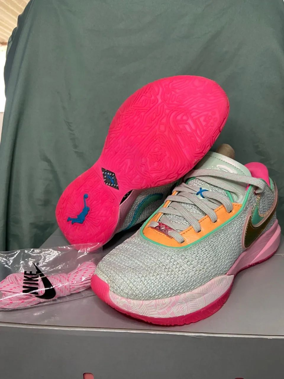 Tênis Lebron XX