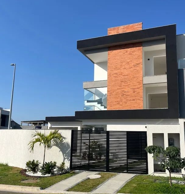 CASA ESPETACULAR EM VARGEM PEQUENA 