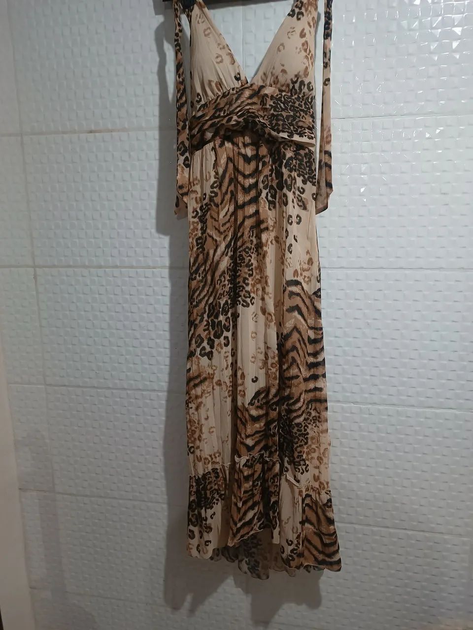 Vestido lindo tipo seda amarrar no pescoço, com lastek atrás  - Foto 5