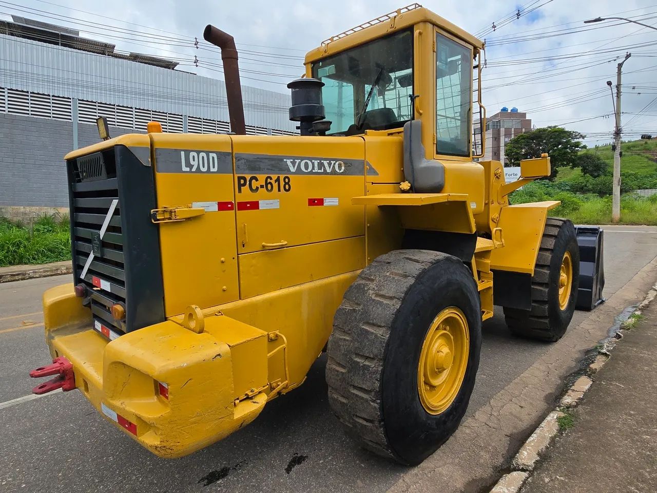  Pá Carregadeira Volvo L90 - Foto 3