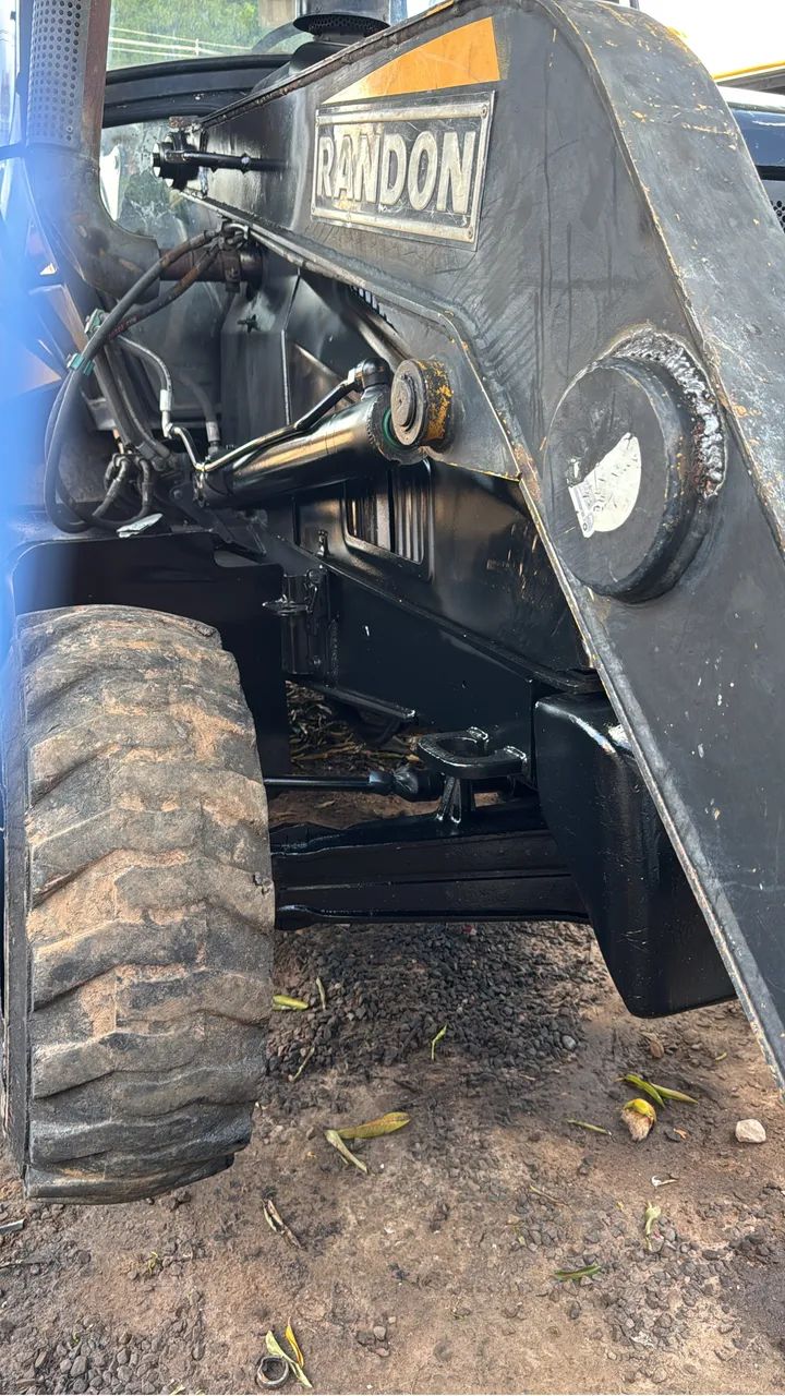 Retroescavadeira Randon - Foto 4