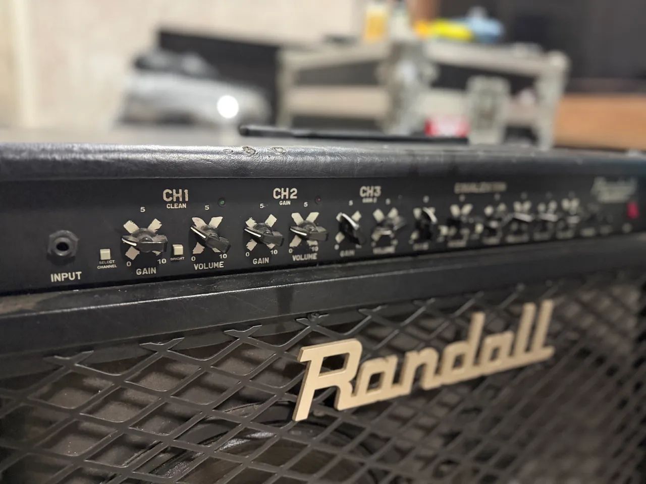 Amplificador RANDALL RG1503 150w  2x12  - Foto 3