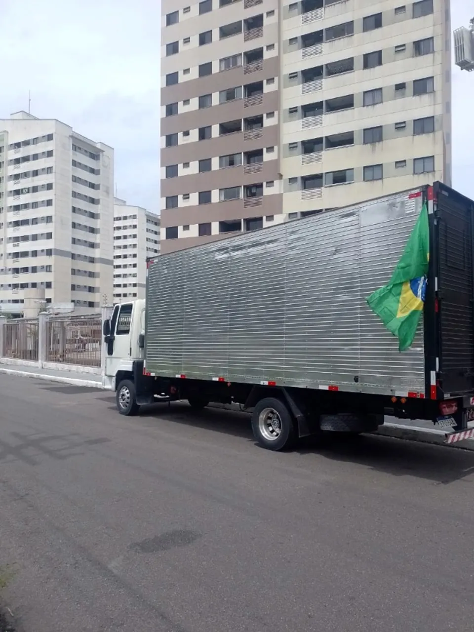 Frete Bau em diversos pontos da cidade 9.8591.0560 RUY!