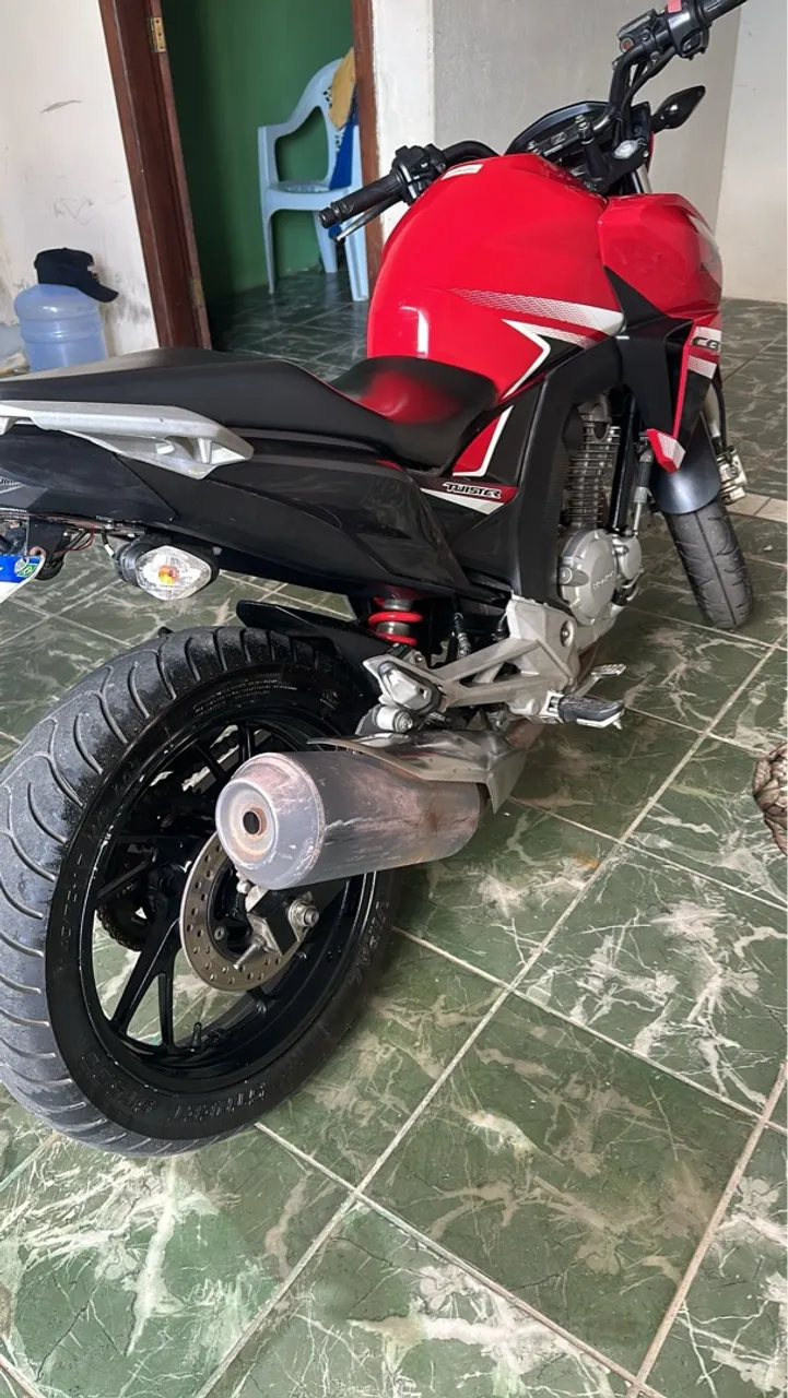 CB TWISTER 2018 quitada