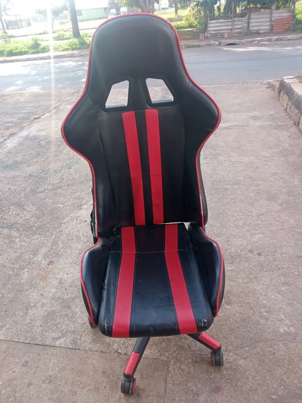 Cadeira Gamer Racing Vermelha e Preta Para quem queira reforma.