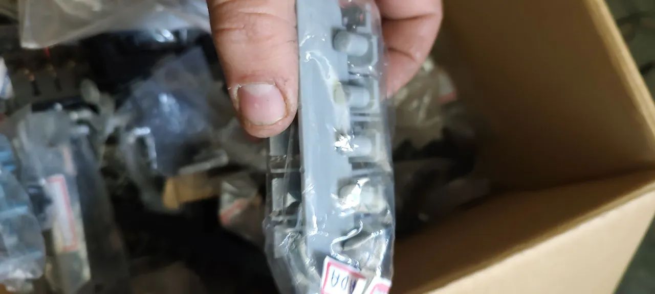 Lote teclado plástico tv de tubo diversas marcas  - Foto 4