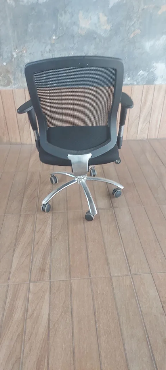Cadeira de Escritório Ergonômica com Rodinhas
