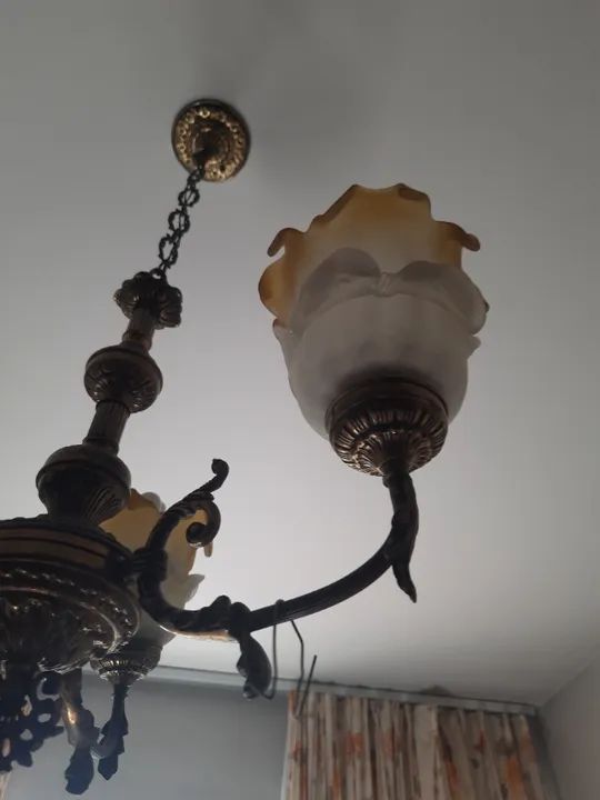 lustre bem antigo, trabalhado e maravilhoso