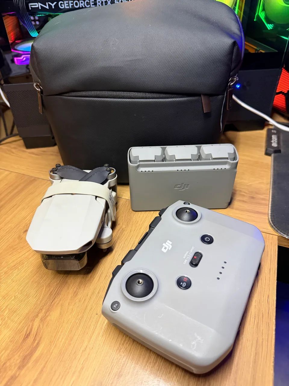 Drone Dji mini 2 combo fly more drone sem detalhes 