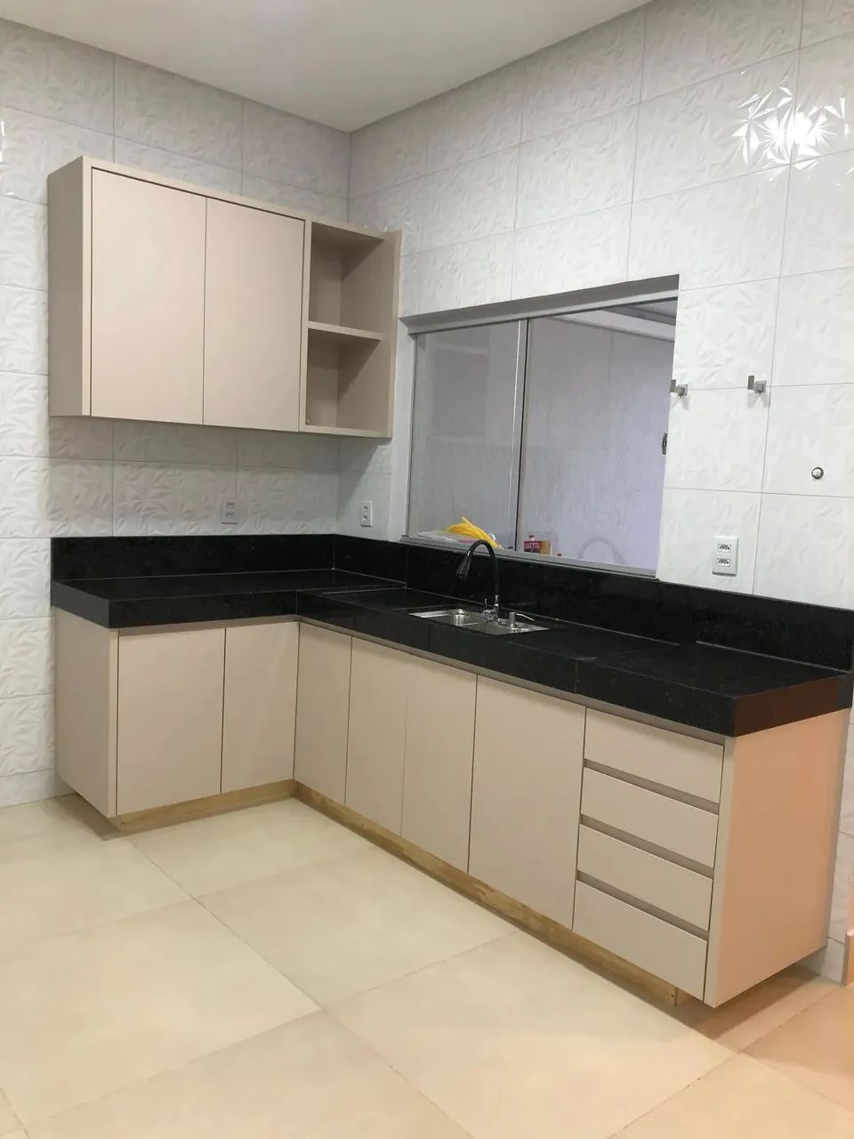 Casa com 2 quartos sendo 1 suite, COMPLETO em armários