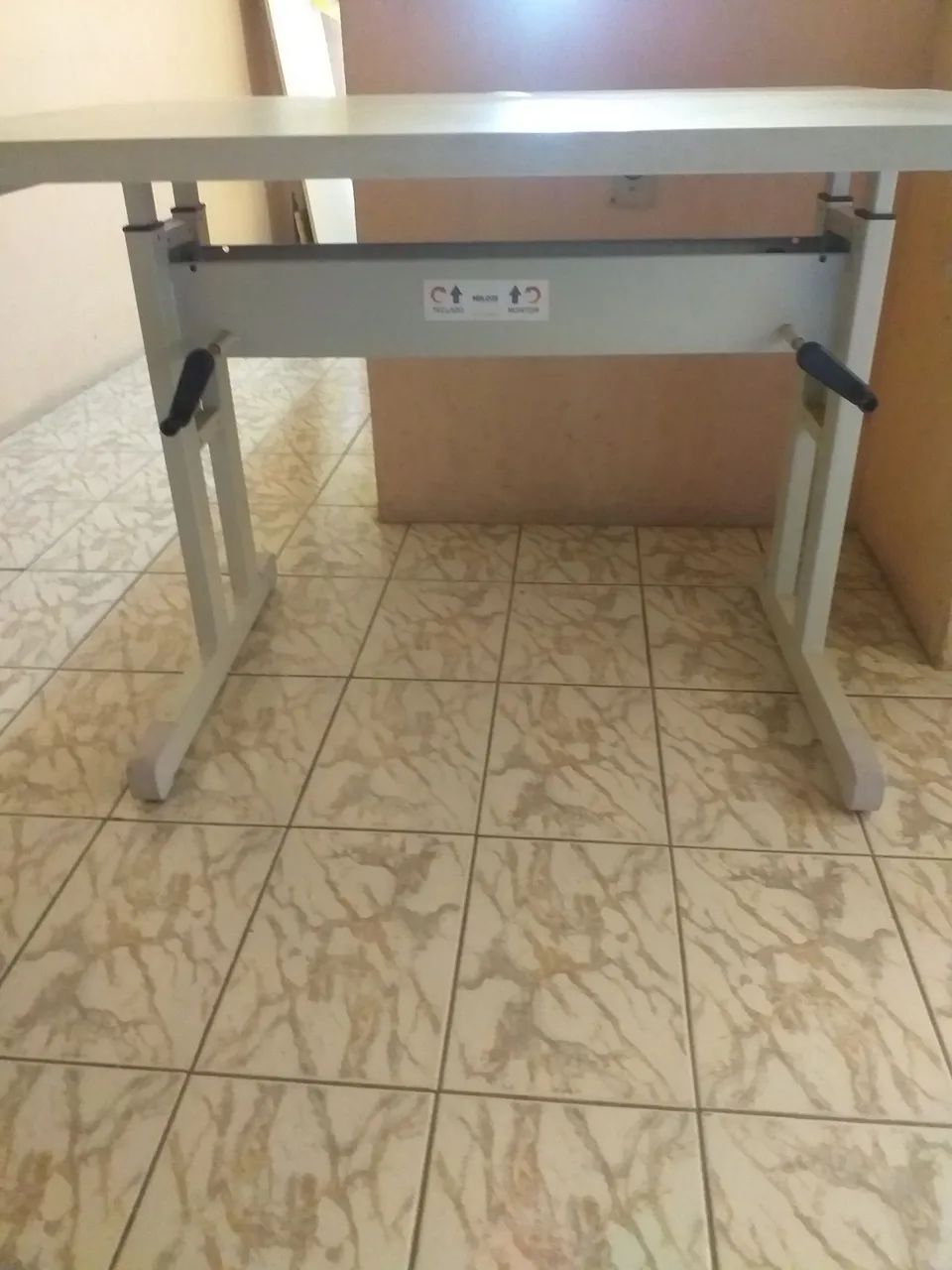 MESA DE COMPUTADOR REGULÁVEL  - Foto 3
