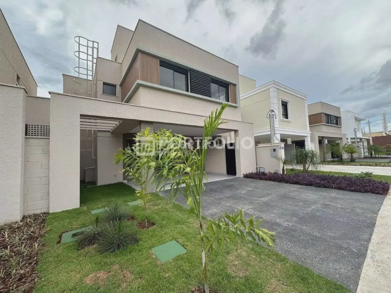 Sobrado com 4 dormitórios à venda por R$ 1.200.000,00 - Jardins Marselha - Aparecida