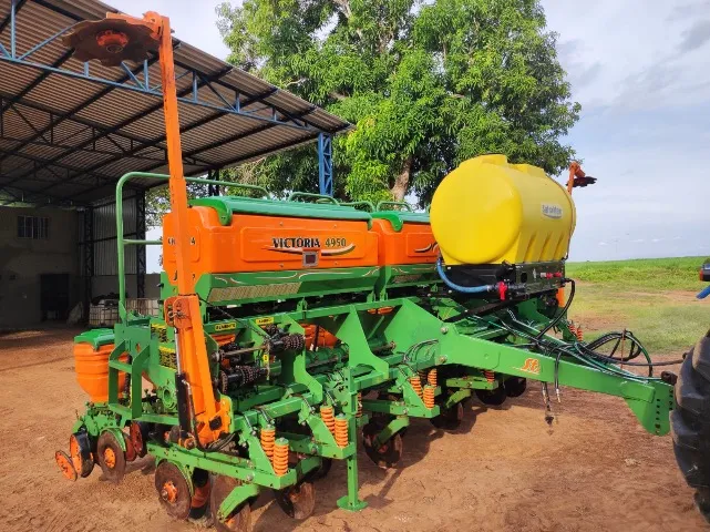 Plantadeira STARA VICTORIA 4950 12 linhas com SAFRAJET