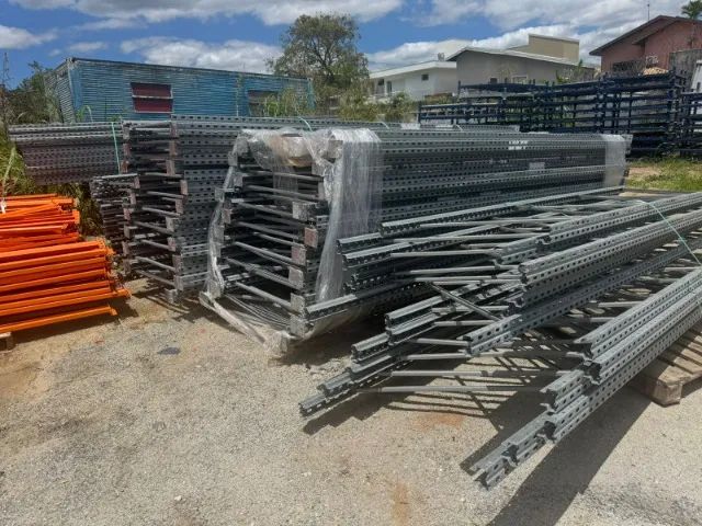 Porta Paletes - Montantes com 4,5M e Longarinas com 2,30M. Material em ótimo estado. Chama - Foto 2
