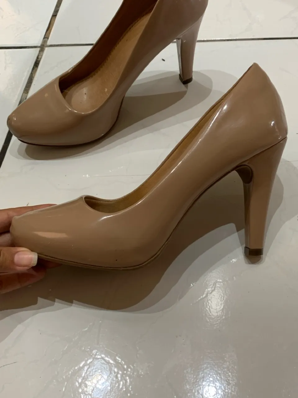 Sapatos de salto nude