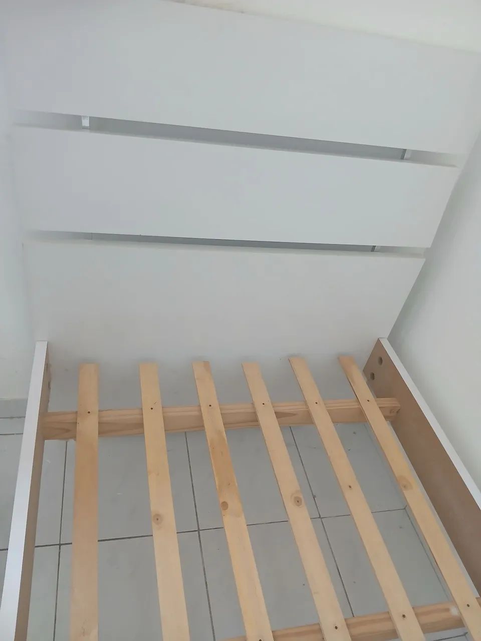 Vendo cama de solteiro semi nova  - Foto 2