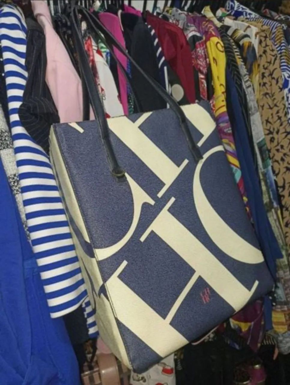 Bolsa tote Carolina Herrera preta e branca 