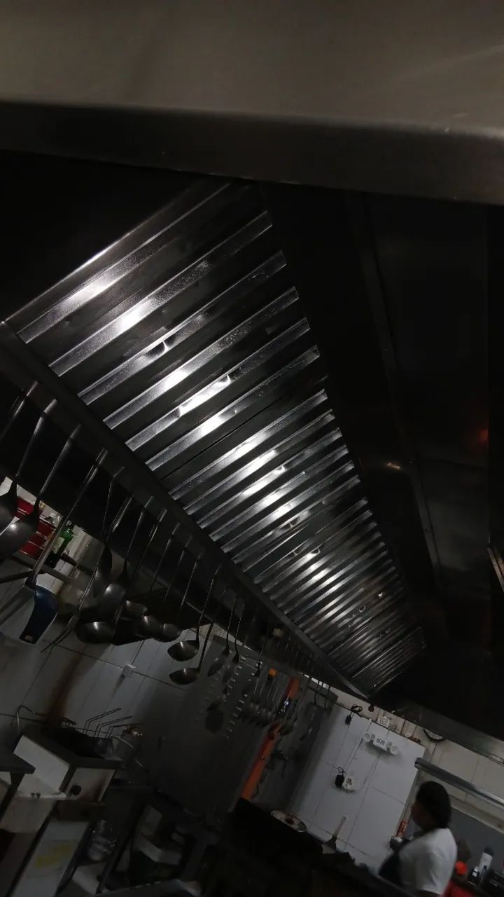 LIMPEZA DE COÍFAS INDUSTRIAIS ( COZINHA RESTAURANTES)