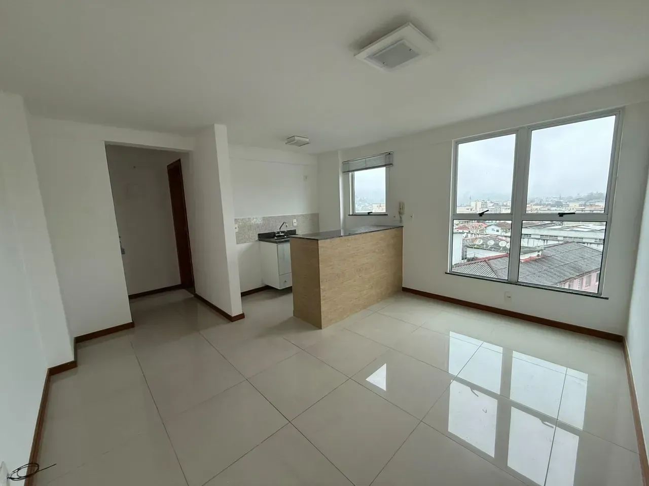 Apartamento de quarto e sala, próximo a faculdade, prédio com elevador e garagem.