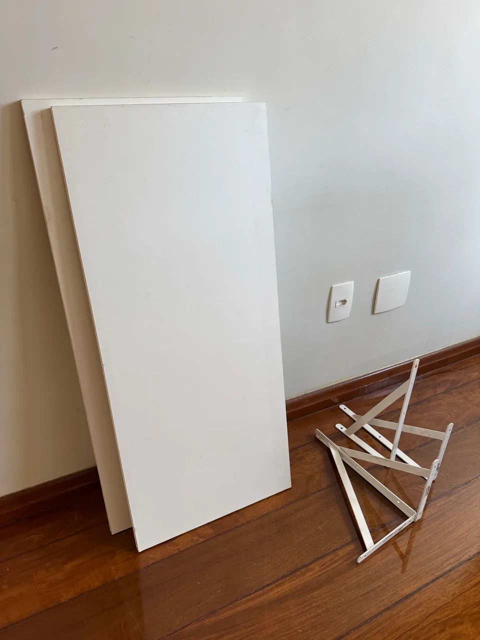 Kit com 2 Prateleiras de MDF Brancas com Mão Francesa - Foto 3