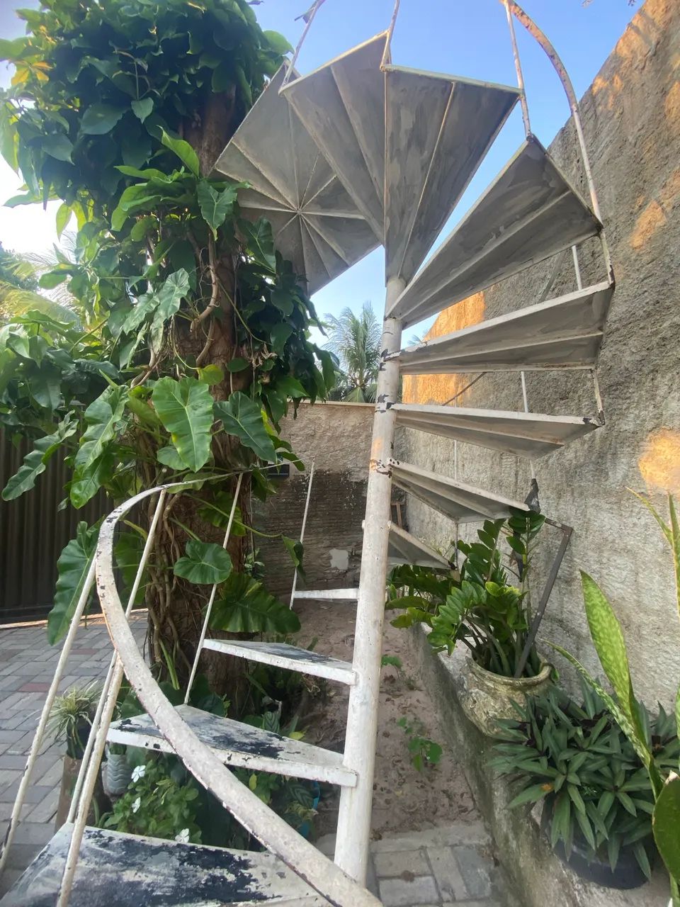 Vendo escada de ferro , não aceito troca! - Foto 4