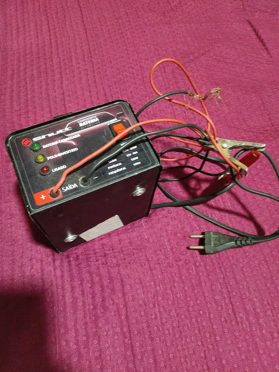 Carregador de bateria e moto
