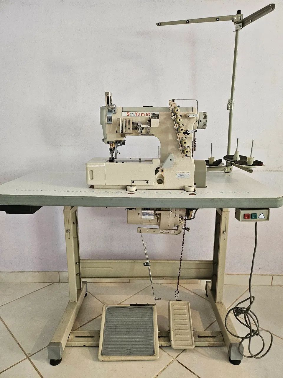 Maquina de costura galoneira pouquíssimo usada  - Foto 3