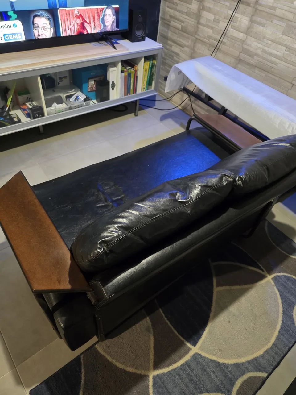 Vendo sofá de couro  - Foto 2