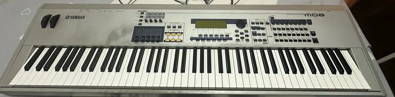 TECLADO YAMAHA MO8