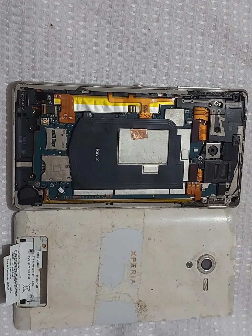 Celular Sony Xperia C6503 retirada de peças 