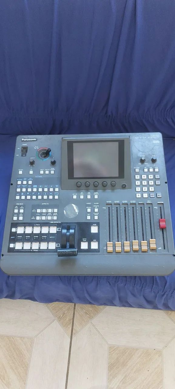 Mesa de video Panasonic MX70