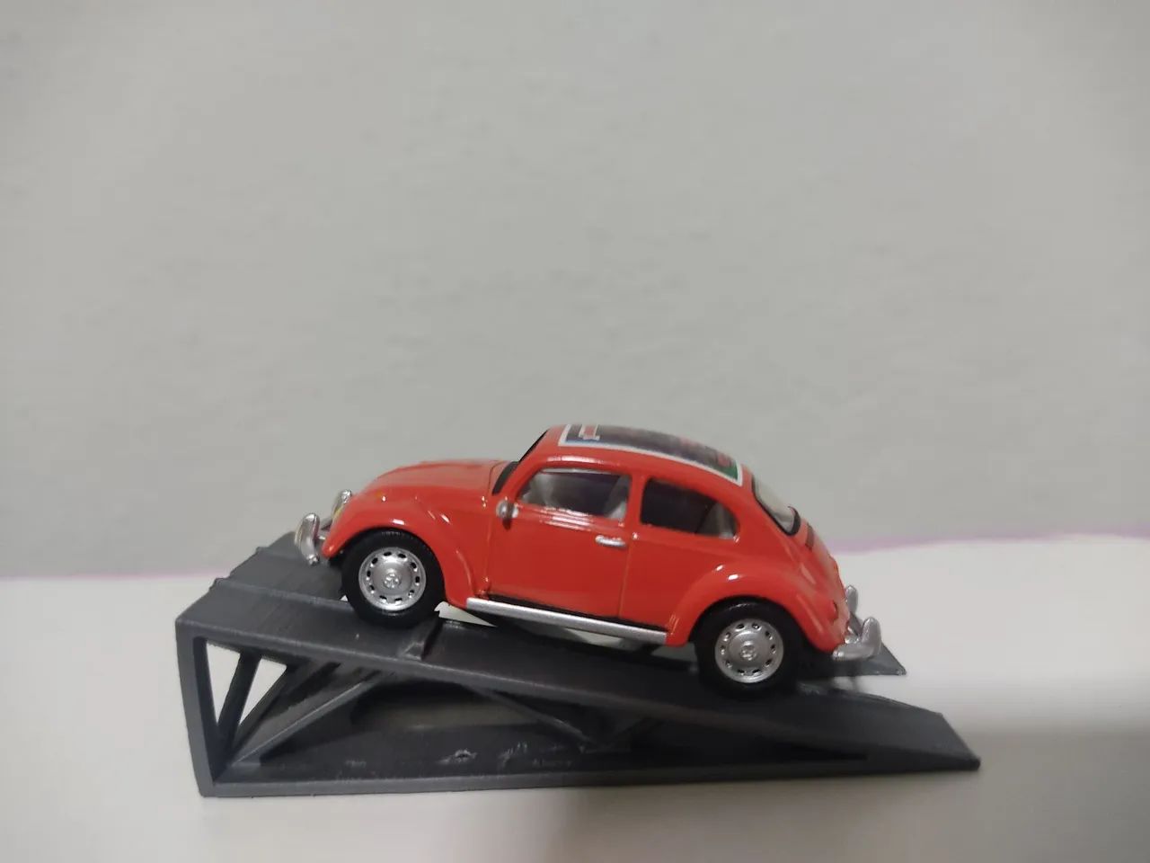 LOTE COM TRÊS MINIATURA VW FUSCA  - Foto 3