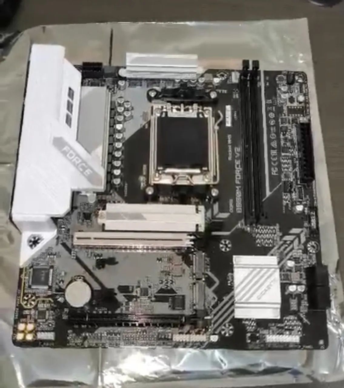 Placa mãe AM5 gigabyte B850m Force v2 - Foto 2