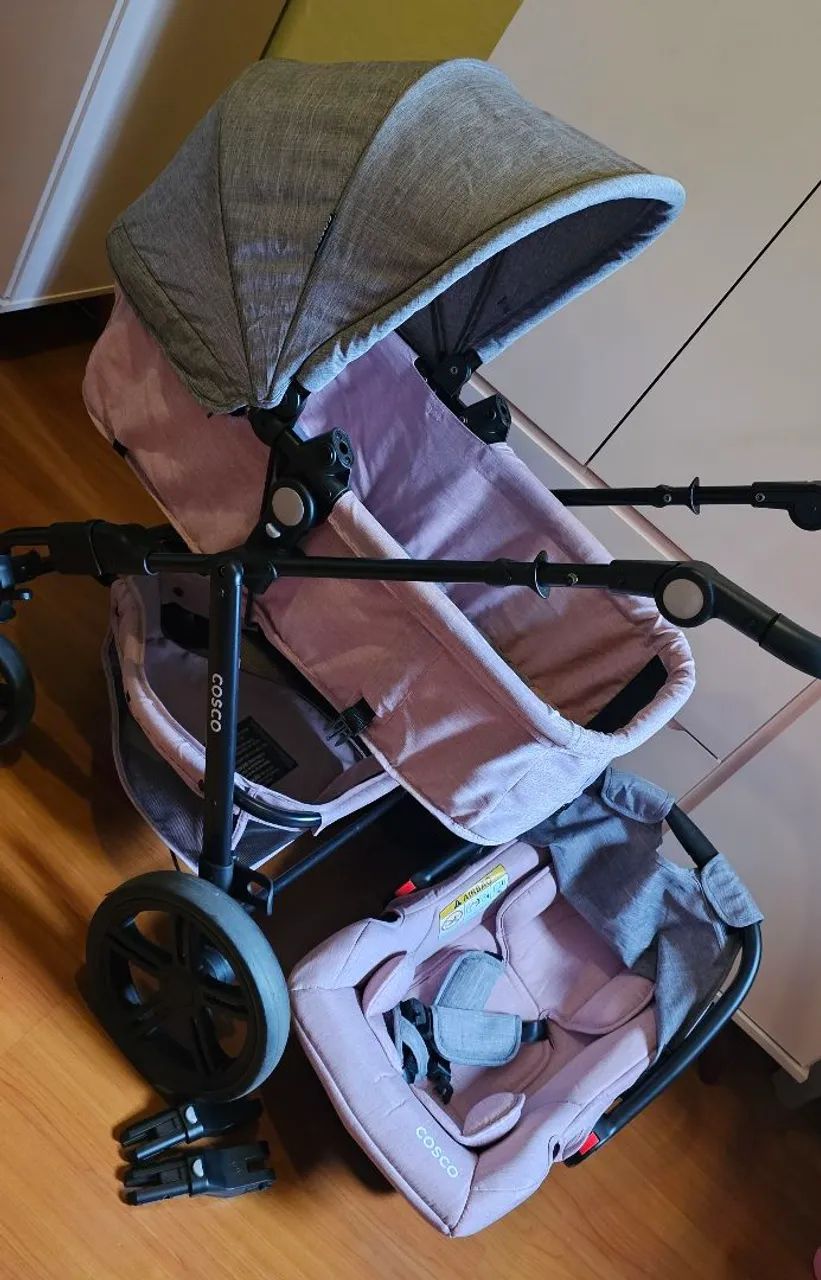 Carrinho Moisés e bebê conforto Cosco