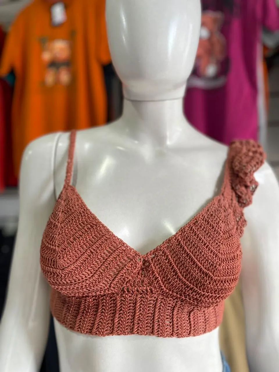 Cropped de crochê Feminina - Foto 2