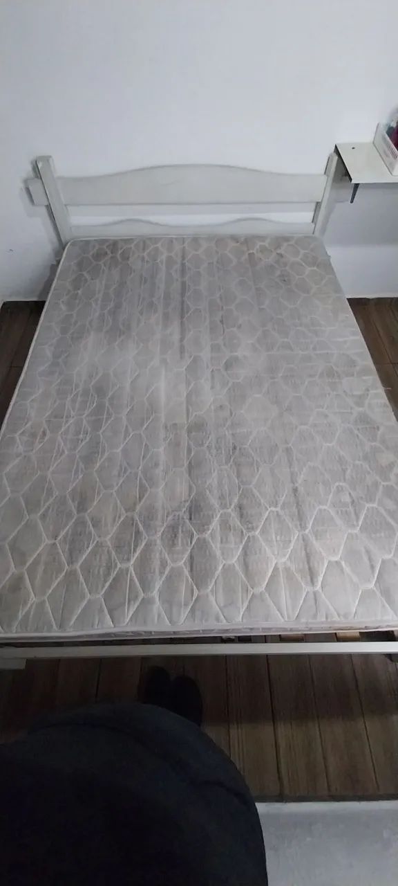 Cama de madeira com colchão  - Foto 2