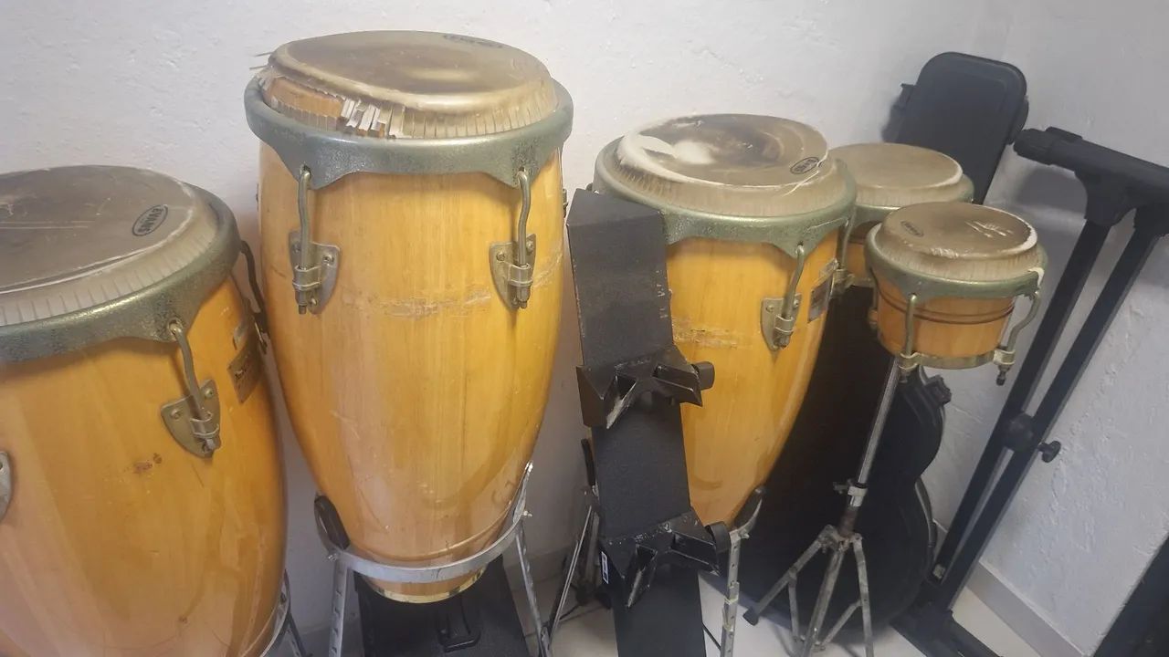 Kit Percussao 3 tumbadoras e par de bongos com ferragens