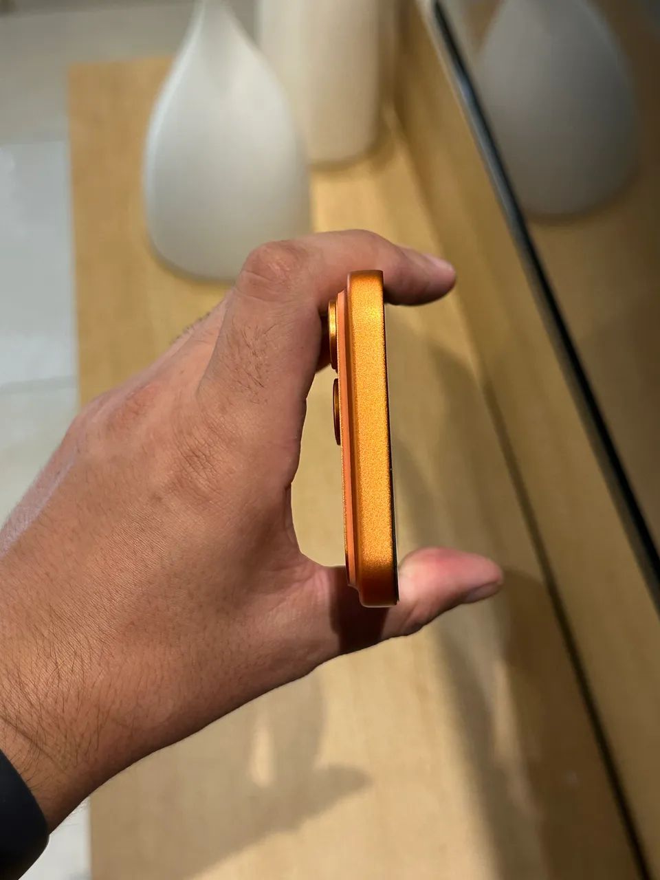 iPhone 14 PRO MAX NA CARCAÇA DO 17 PRO MAX LARANJA - Foto 5