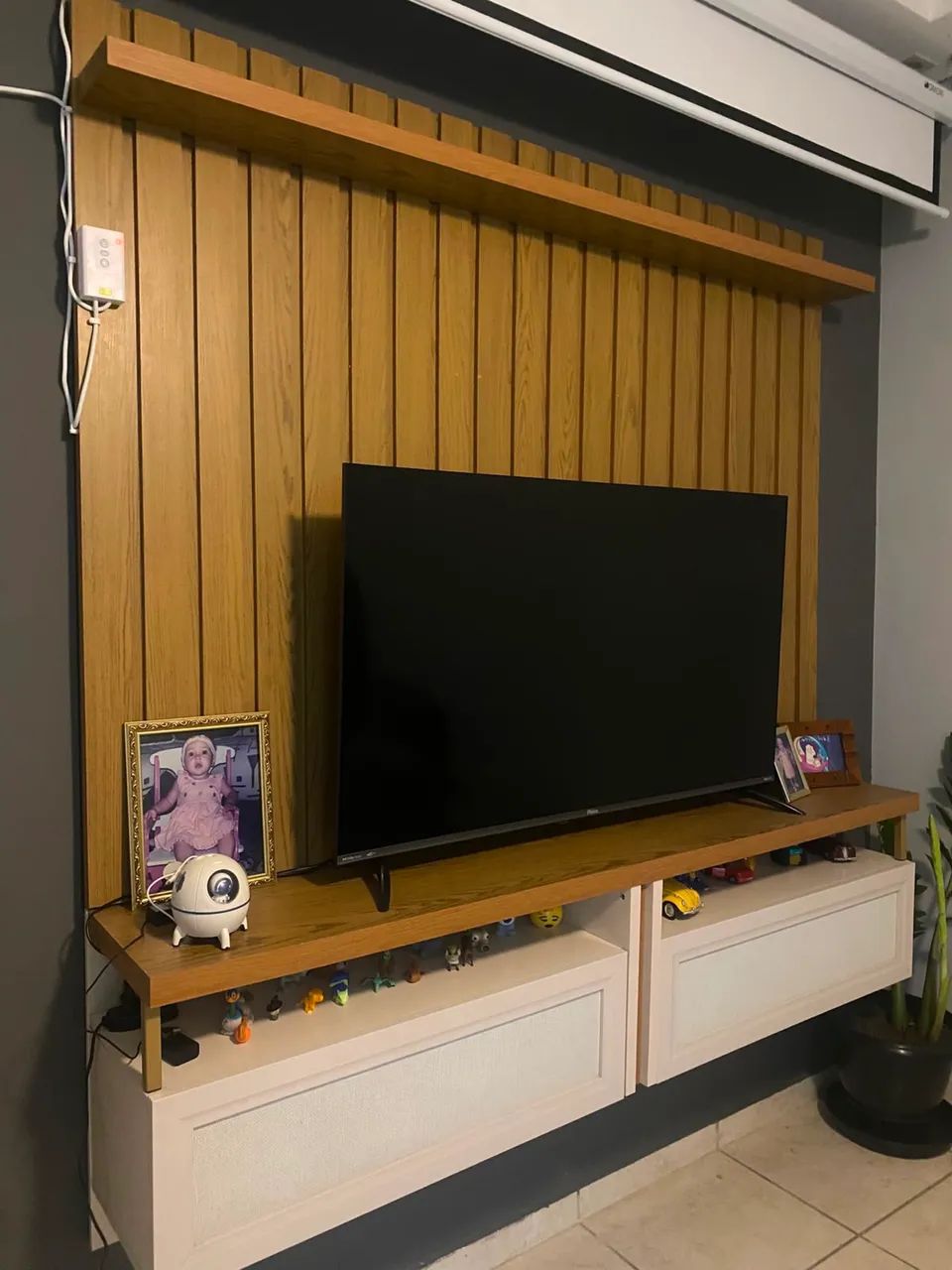 Rack com painel ripado 