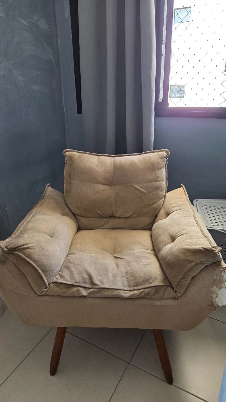Duas(02) Poltrona opala suede, no valor de 210 cada uma. - Foto 2