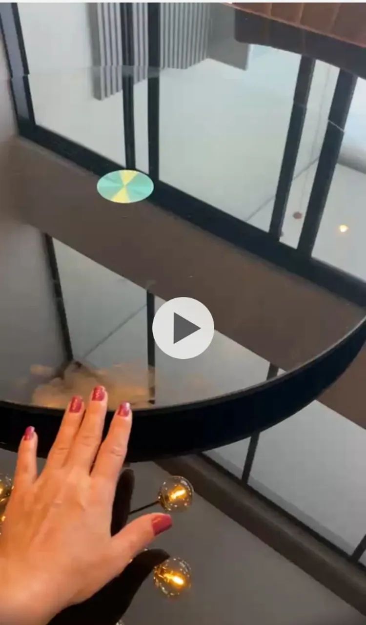 Vendo mesa de jantar com 8 lugares 