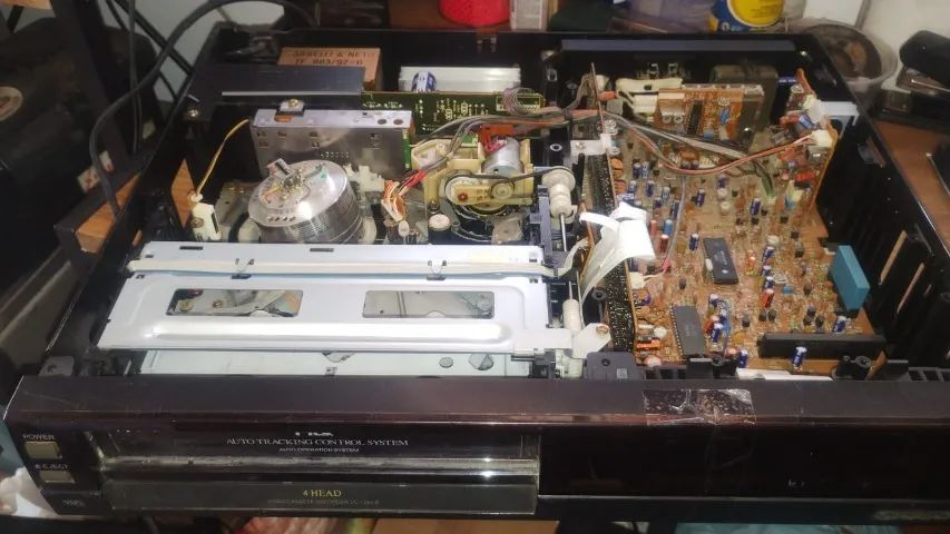 SUCATA VÍDEO CASSETE SHARP VC 1062B NÃO FUNCIONA  - Foto 5