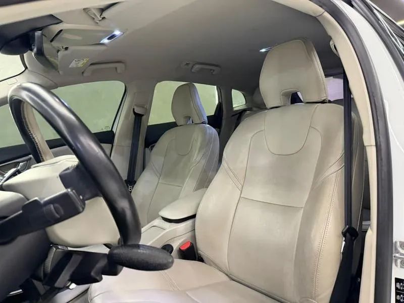 Volvo V40 T-4 KINETIC 2.0 Aut., foto 9 de 14