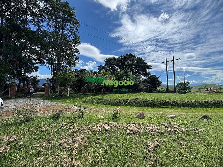 CHÁCARA PLANA COM BELAS CONSTRUÇÕES E FÁCIL ACESSO - Foto 3