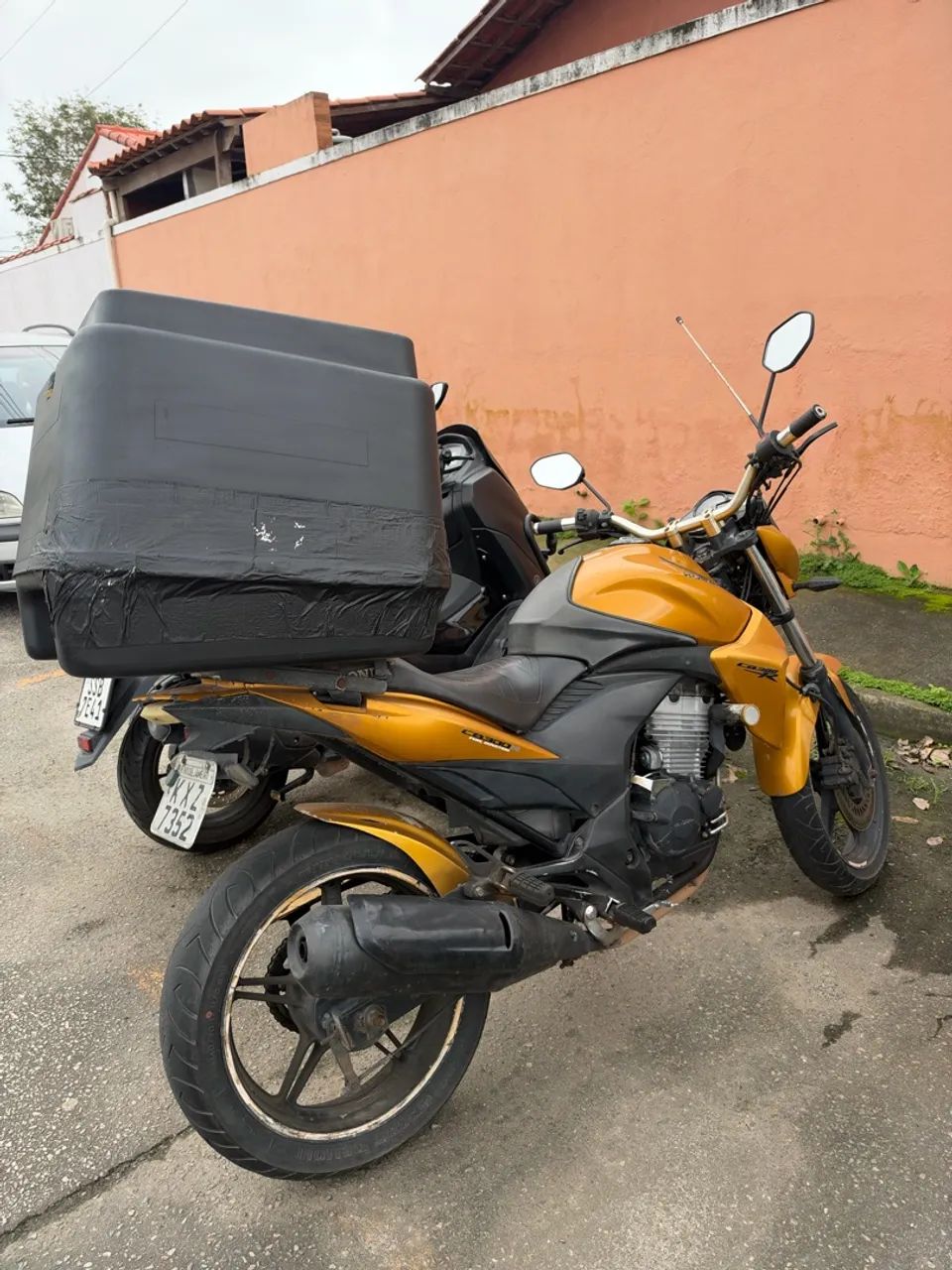 CB 300 com baú  - Foto 2